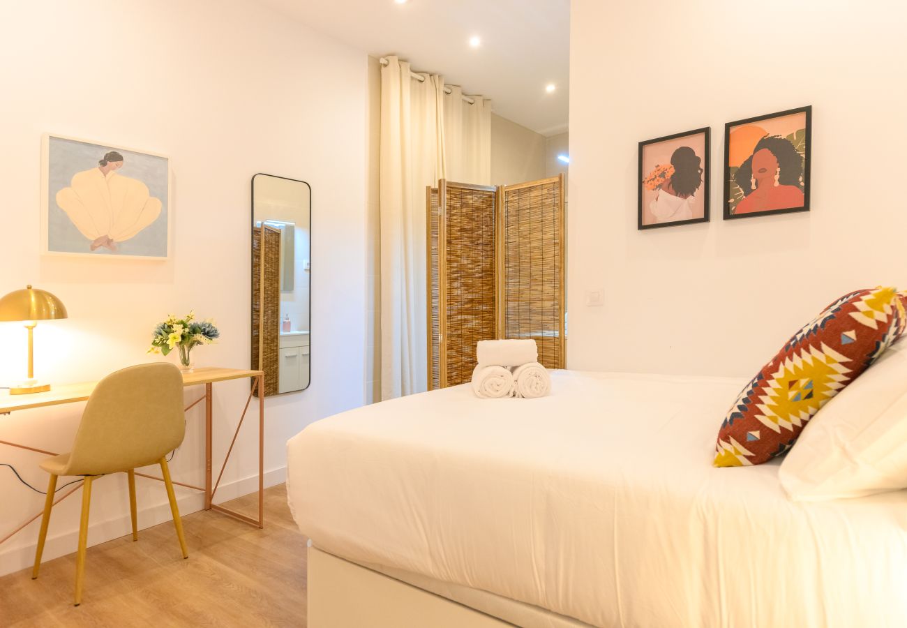 Apartamento en Madrid - M (FEI7) Elegancia y Confort en el Corazón de Chamberí: Apartamento Dúplex con Sótano Privado y Estilo Único