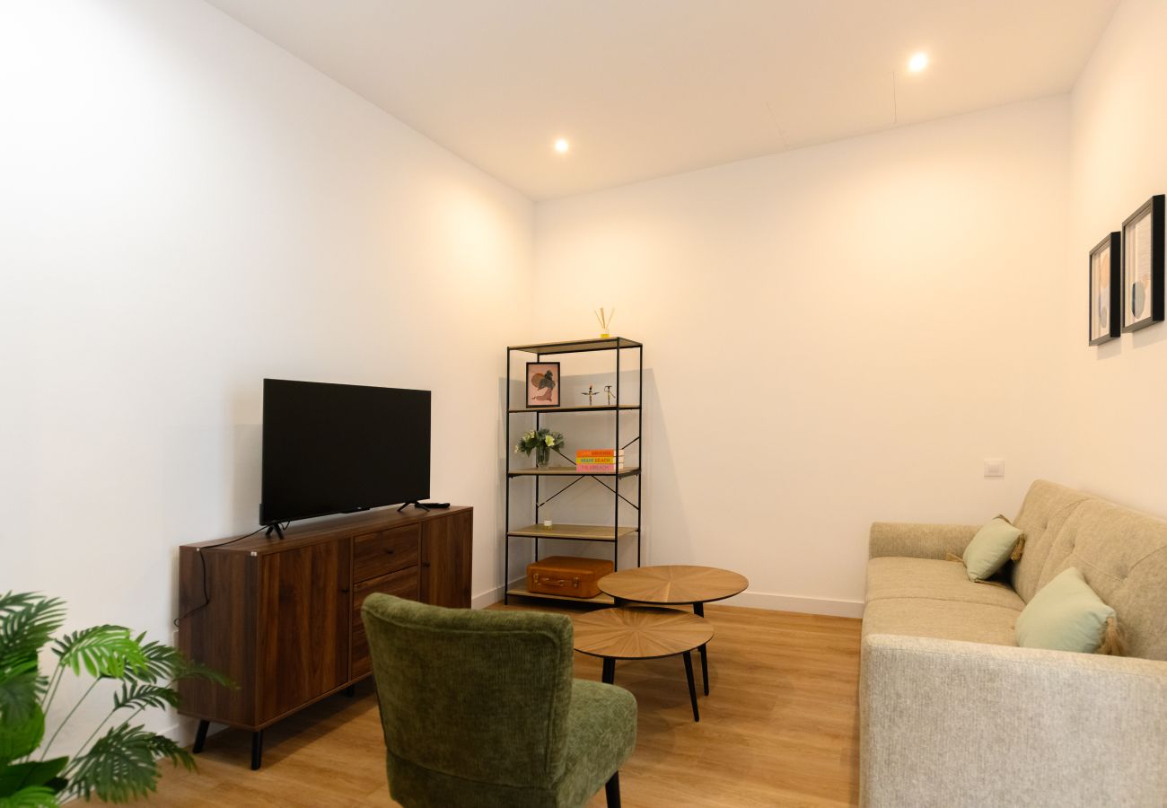 Apartamento en Madrid - M (FEI7) Elegancia y Confort en el Corazón de Chamberí: Apartamento Dúplex con Sótano Privado y Estilo Único