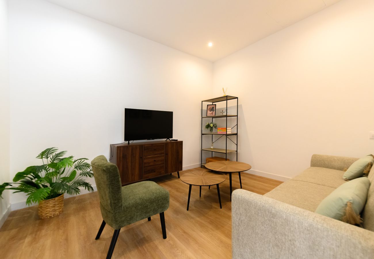 Apartamento en Madrid - M (FEI7) Elegancia y Confort en el Corazón de Chamberí: Apartamento Dúplex con Sótano Privado y Estilo Único