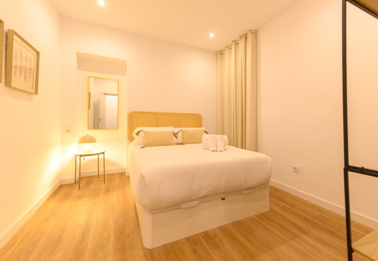 Apartamento en Madrid - M (FEI7) Elegancia y Confort en el Corazón de Chamberí: Apartamento Dúplex con Sótano Privado y Estilo Único