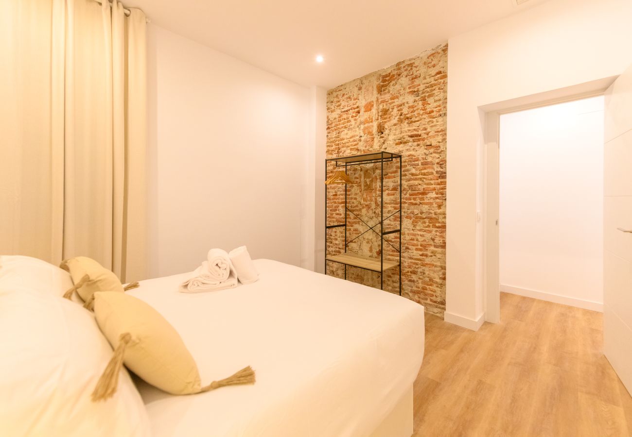 Apartamento en Madrid - M (FEI7) Elegancia y Confort en el Corazón de Chamberí: Apartamento Dúplex con Sótano Privado y Estilo Único