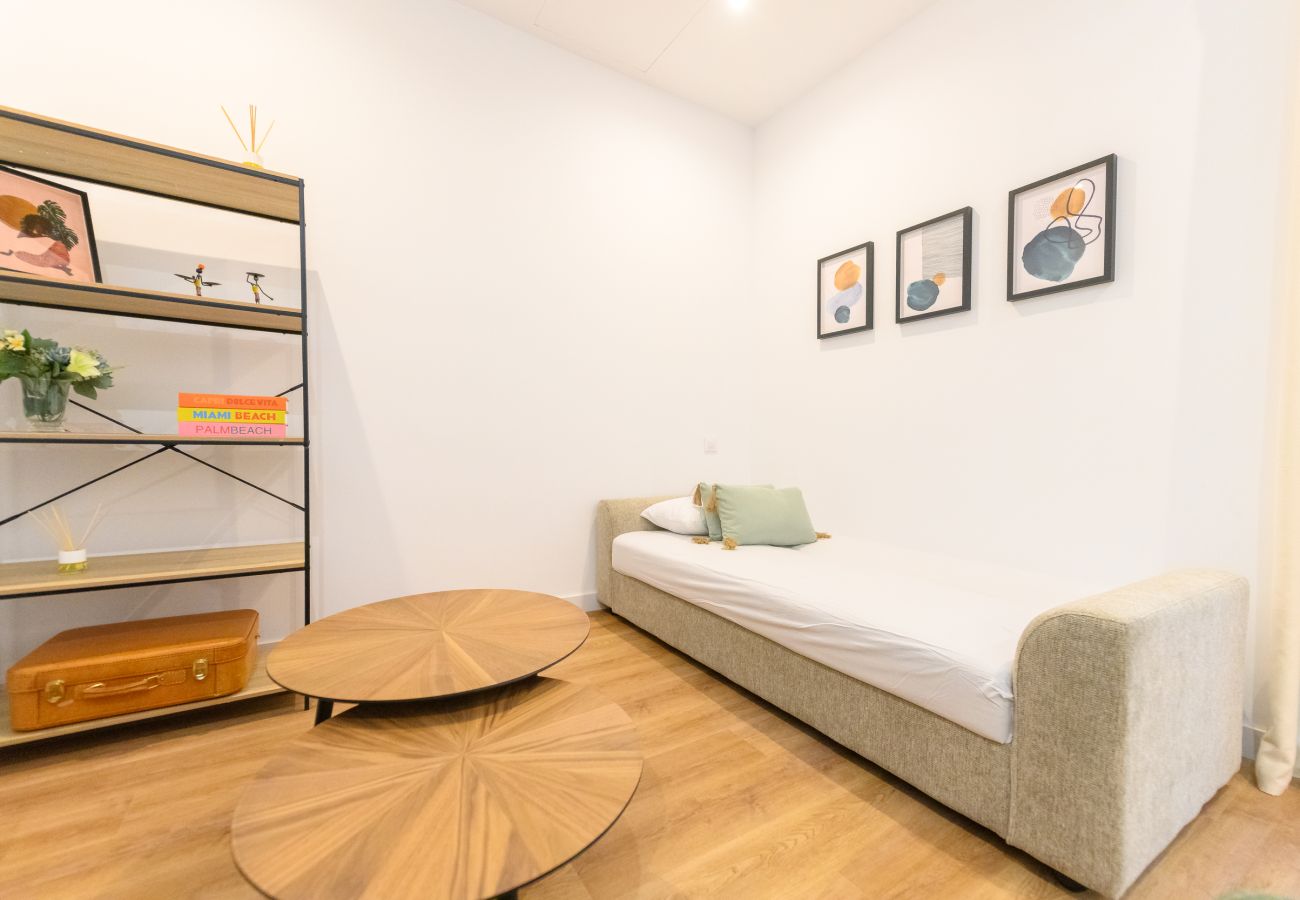 Apartamento en Madrid - M (FEI7) Elegancia y Confort en el Corazón de Chamberí: Apartamento Dúplex con Sótano Privado y Estilo Único