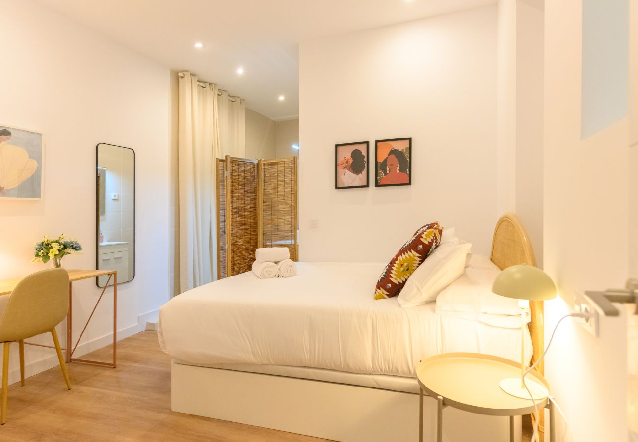 Apartamento en Madrid - M (FEI7) Elegancia y Confort en el Corazón de Chamberí: Apartamento Dúplex con Sótano Privado y Estilo Único