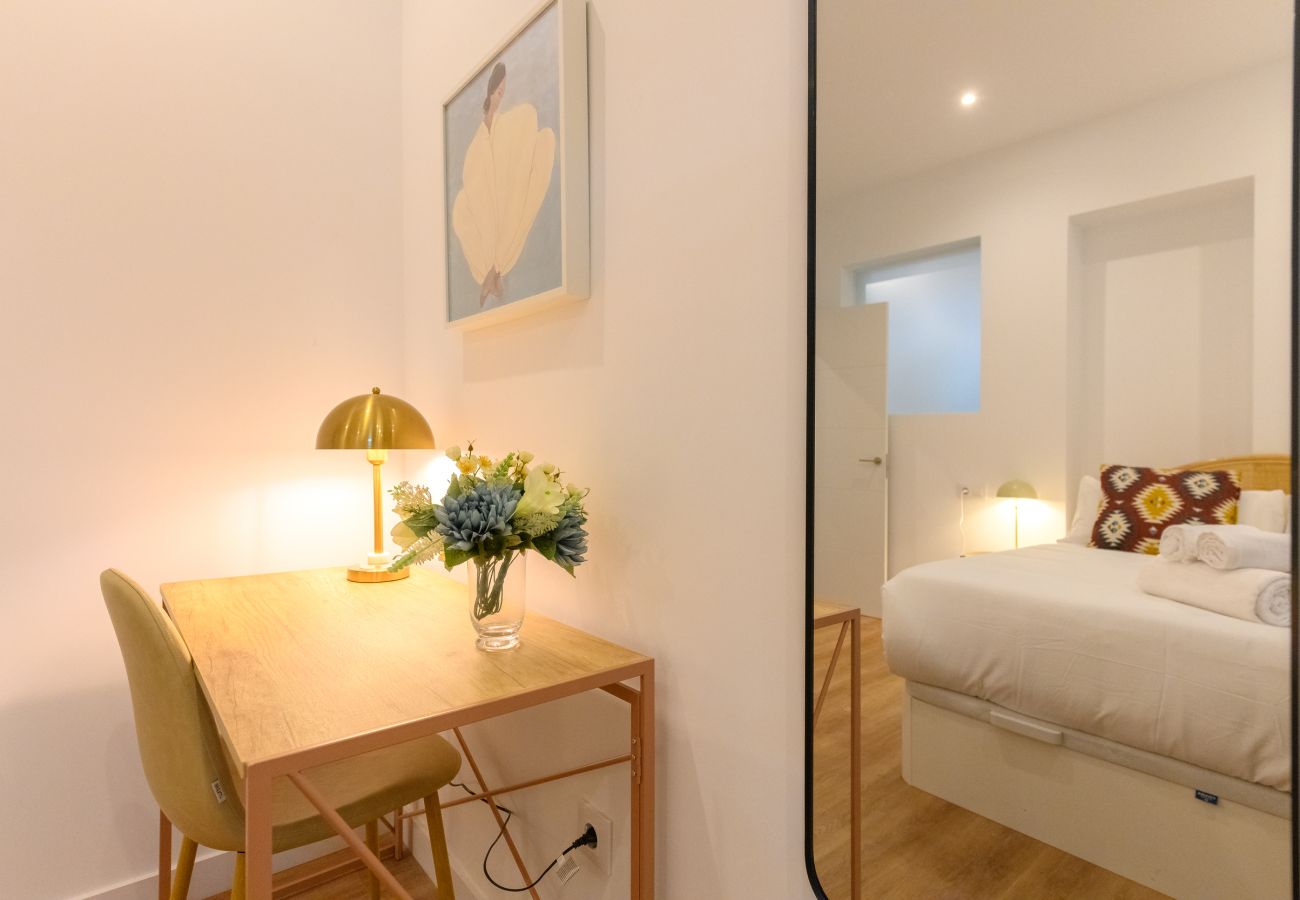 Apartamento en Madrid - M (FEI7) Elegancia y Confort en el Corazón de Chamberí: Apartamento Dúplex con Sótano Privado y Estilo Único