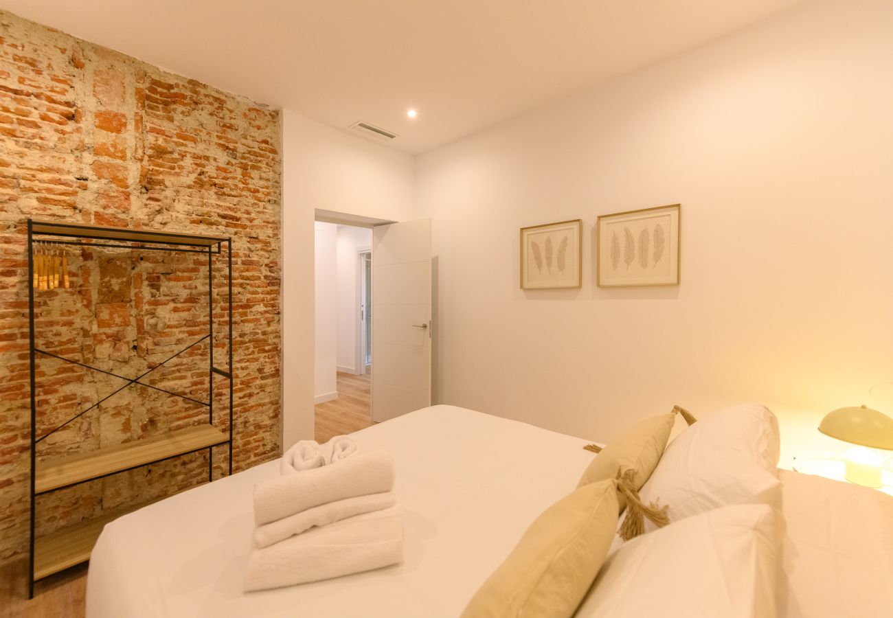 Apartamento en Madrid - M (FEI7) Elegancia y Confort en el Corazón de Chamberí: Apartamento Dúplex con Sótano Privado y Estilo Único