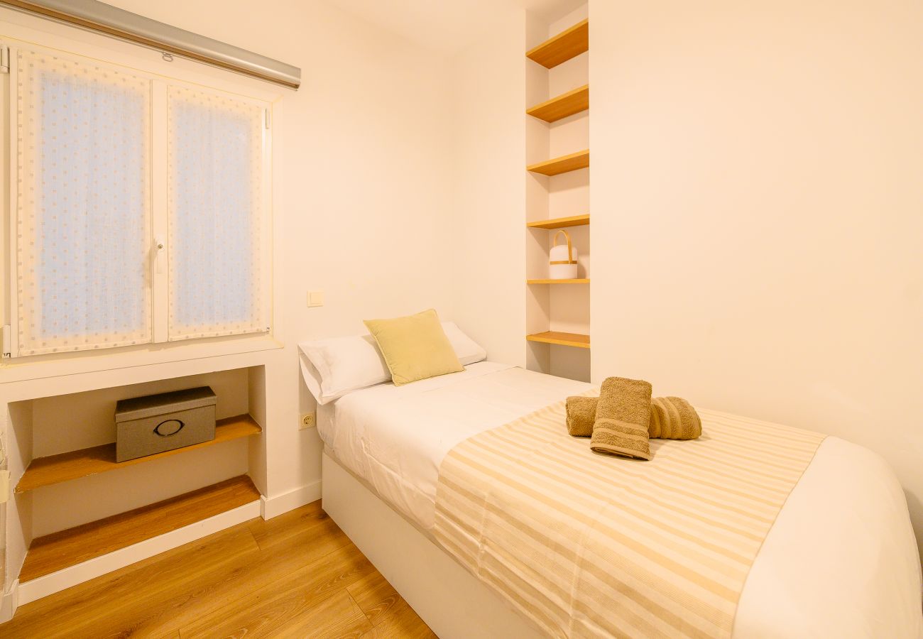 Apartamento en Madrid - Apartamento Luminoso con Balcón en el Corazón de Moncloa