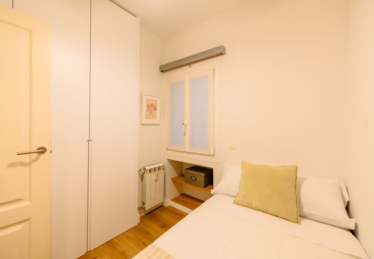 Apartamento en Madrid - Apartamento Luminoso con Balcón en el Corazón de Moncloa