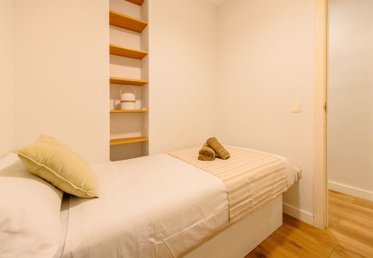 Apartamento en Madrid - Apartamento Luminoso con Balcón en el Corazón de Moncloa