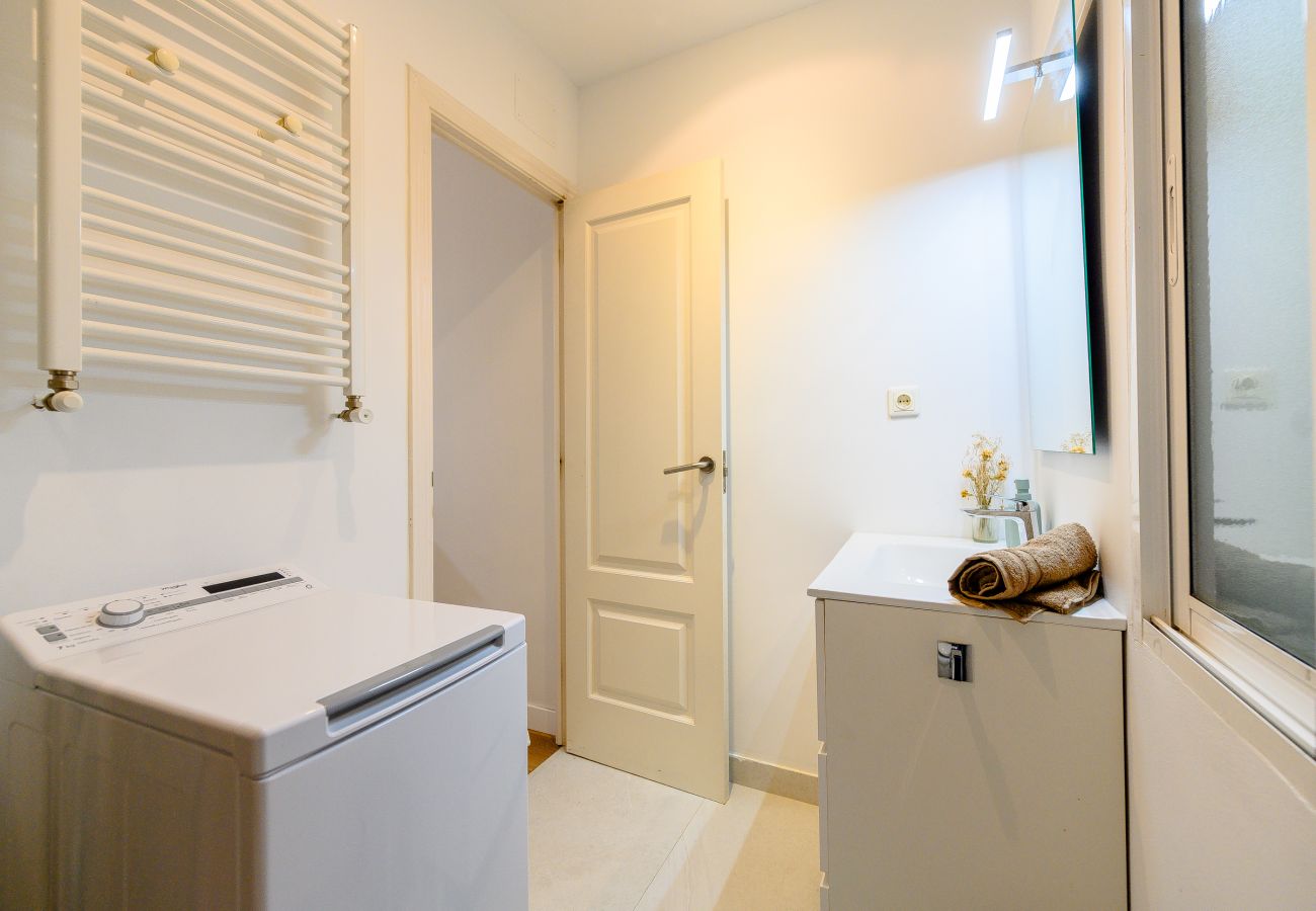 Apartamento en Madrid - Apartamento Luminoso con Balcón en el Corazón de Moncloa