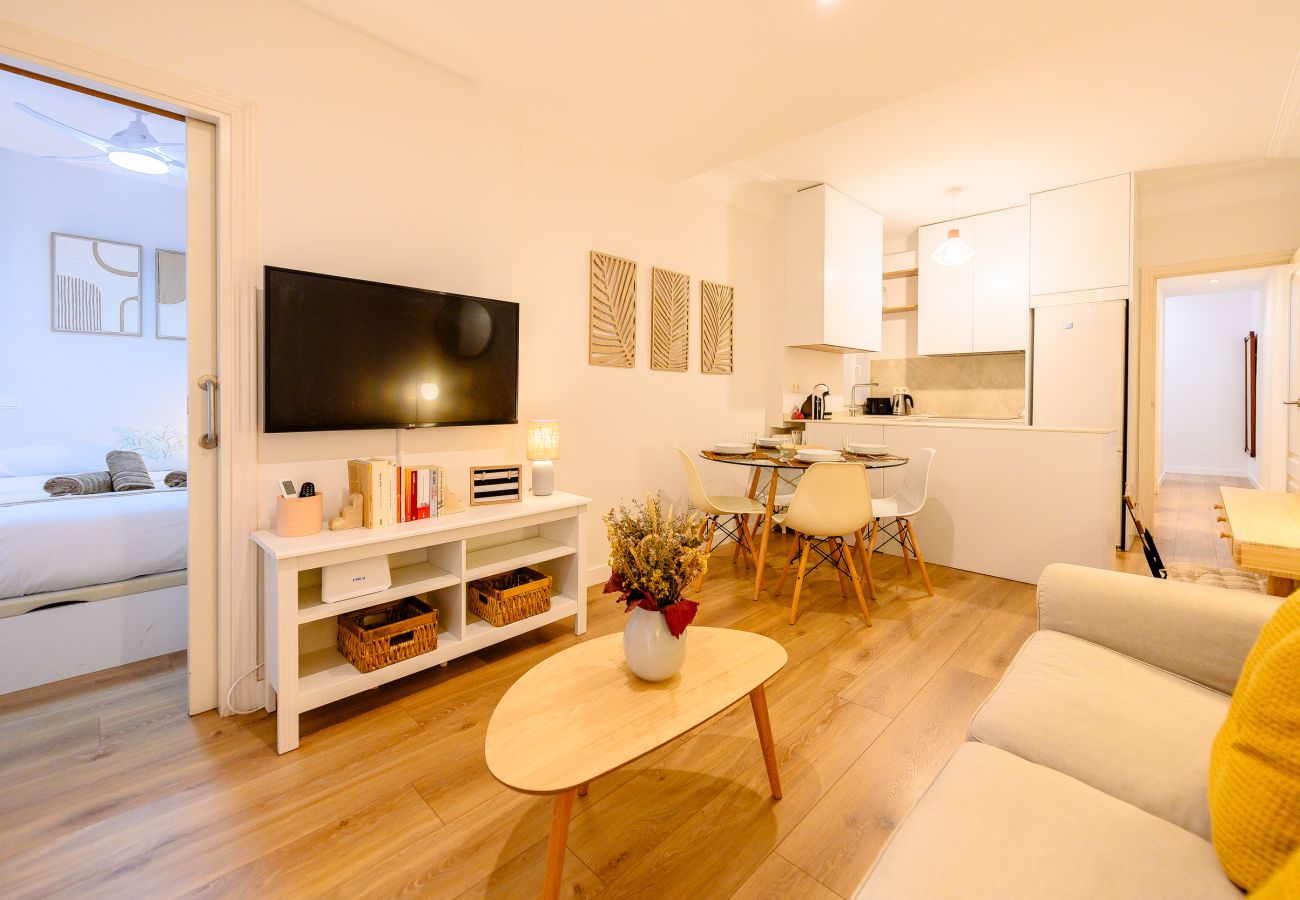 Apartamento en Madrid - Apartamento Luminoso con Balcón en el Corazón de Moncloa