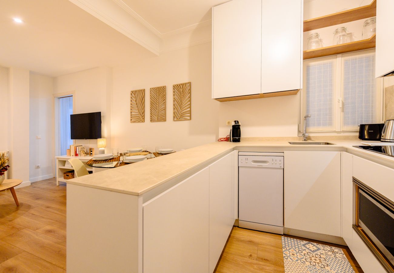 Apartamento en Madrid - Apartamento Luminoso con Balcón en el Corazón de Moncloa