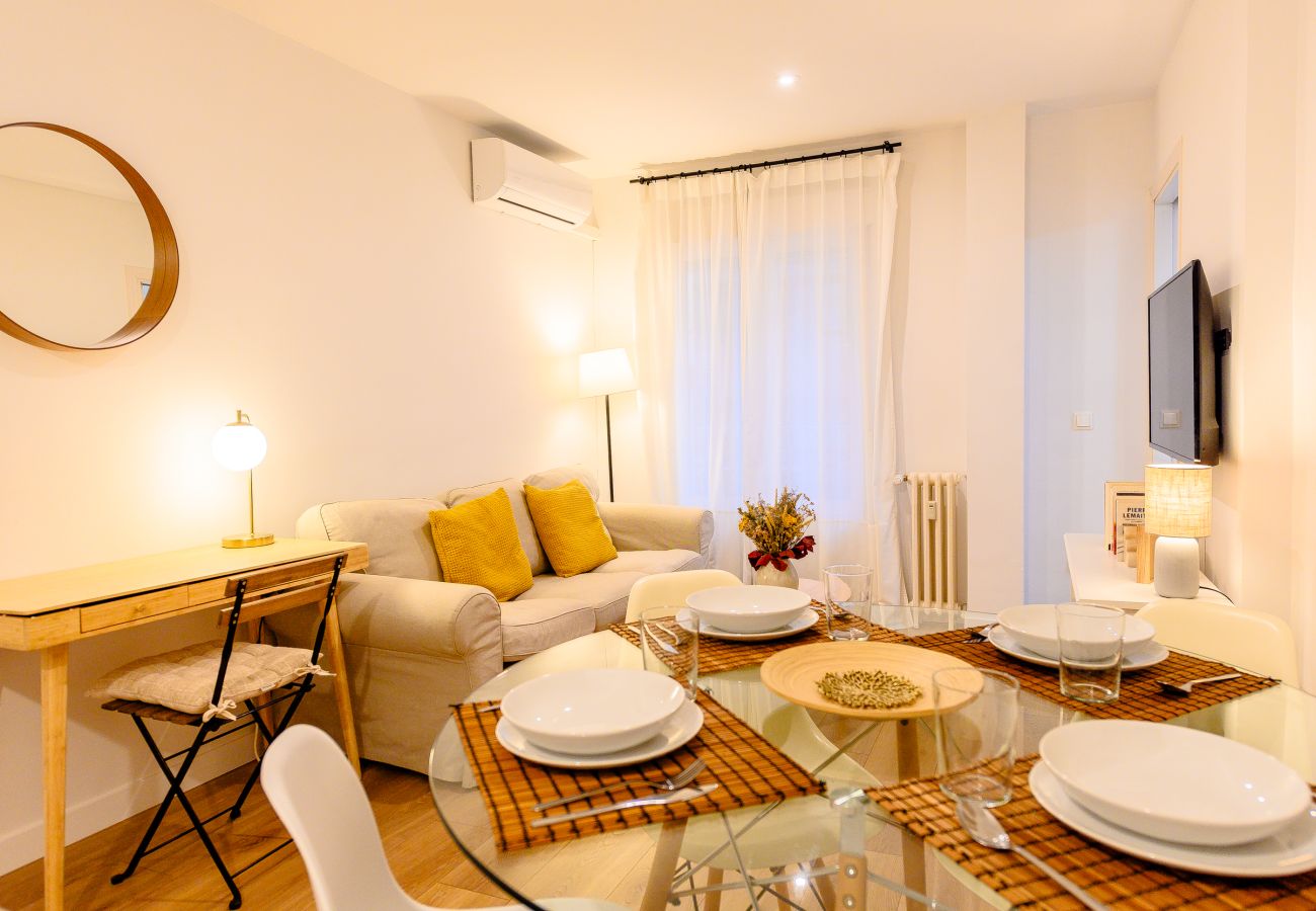 Apartamento en Madrid - Apartamento Luminoso con Balcón en el Corazón de Moncloa