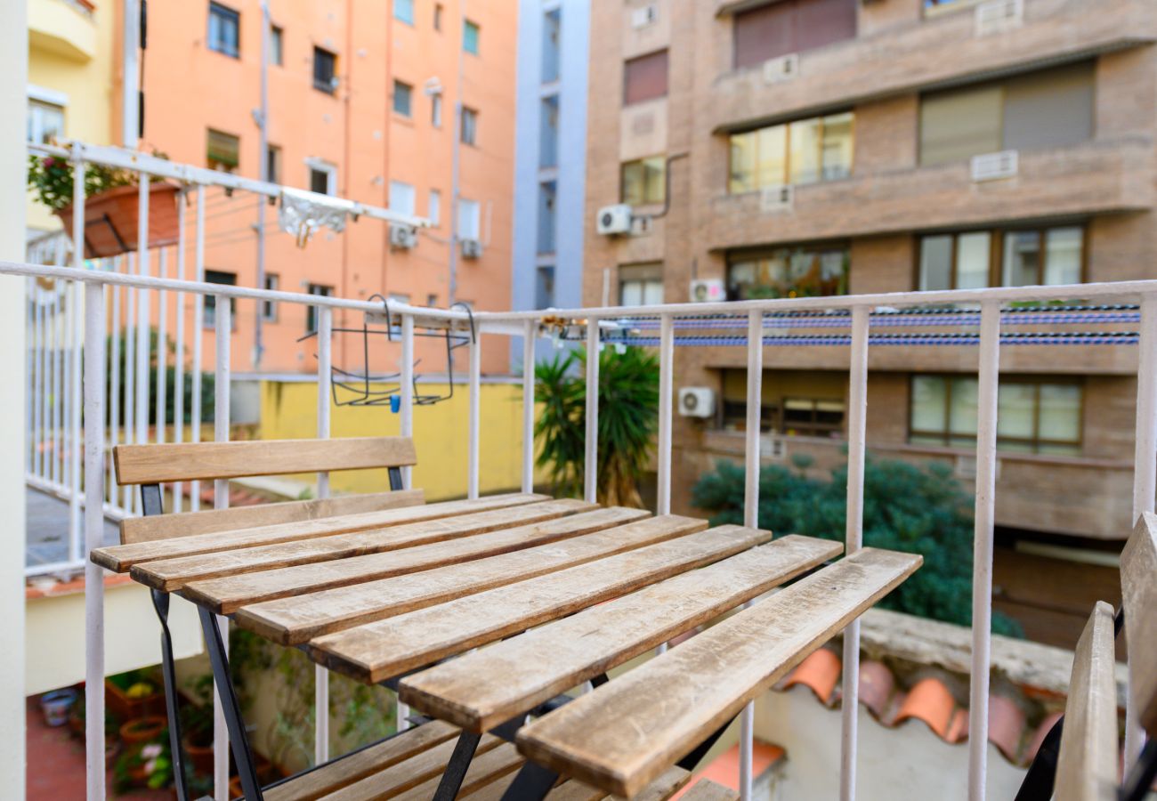 Apartamento en Madrid - Apartamento Luminoso con Balcón en el Corazón de Moncloa