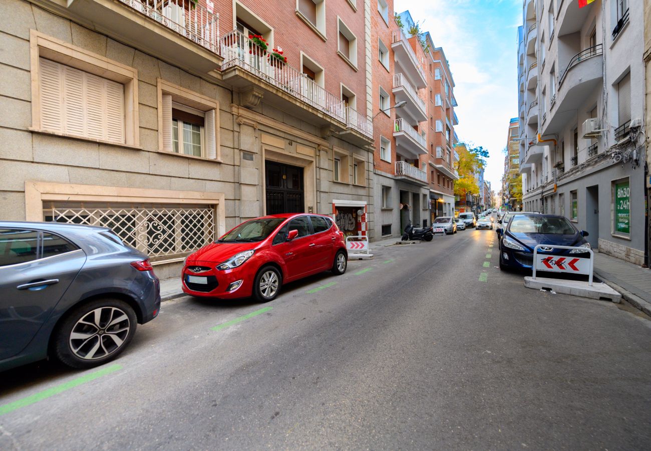 Apartamento en Madrid - Apartamento Luminoso con Balcón en el Corazón de Moncloa