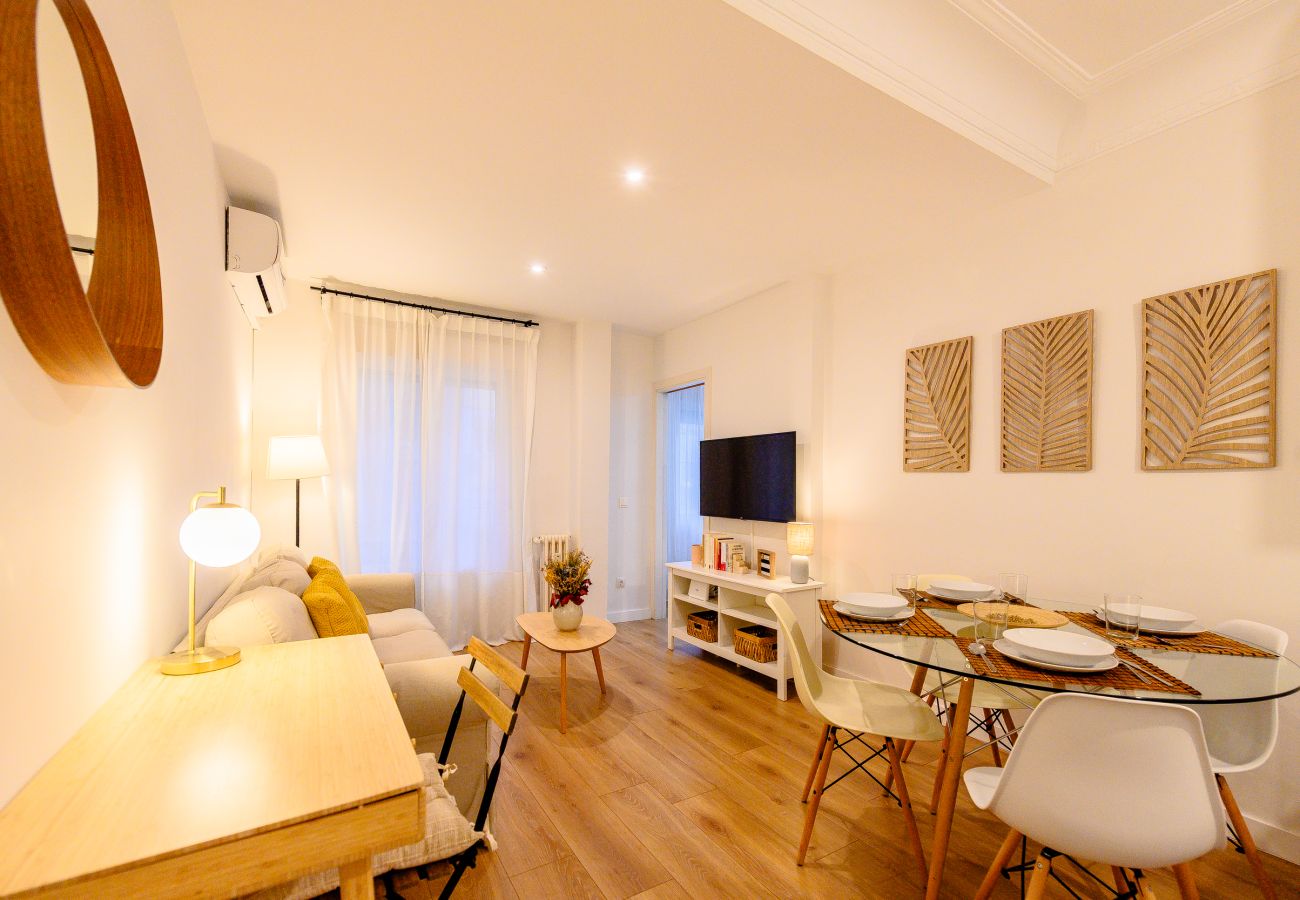 Apartamento en Madrid - Apartamento Luminoso con Balcón en el Corazón de Moncloa