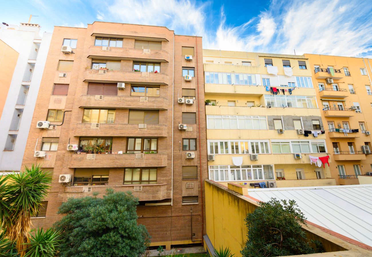 Apartamento en Madrid - Apartamento Luminoso con Balcón en el Corazón de Moncloa