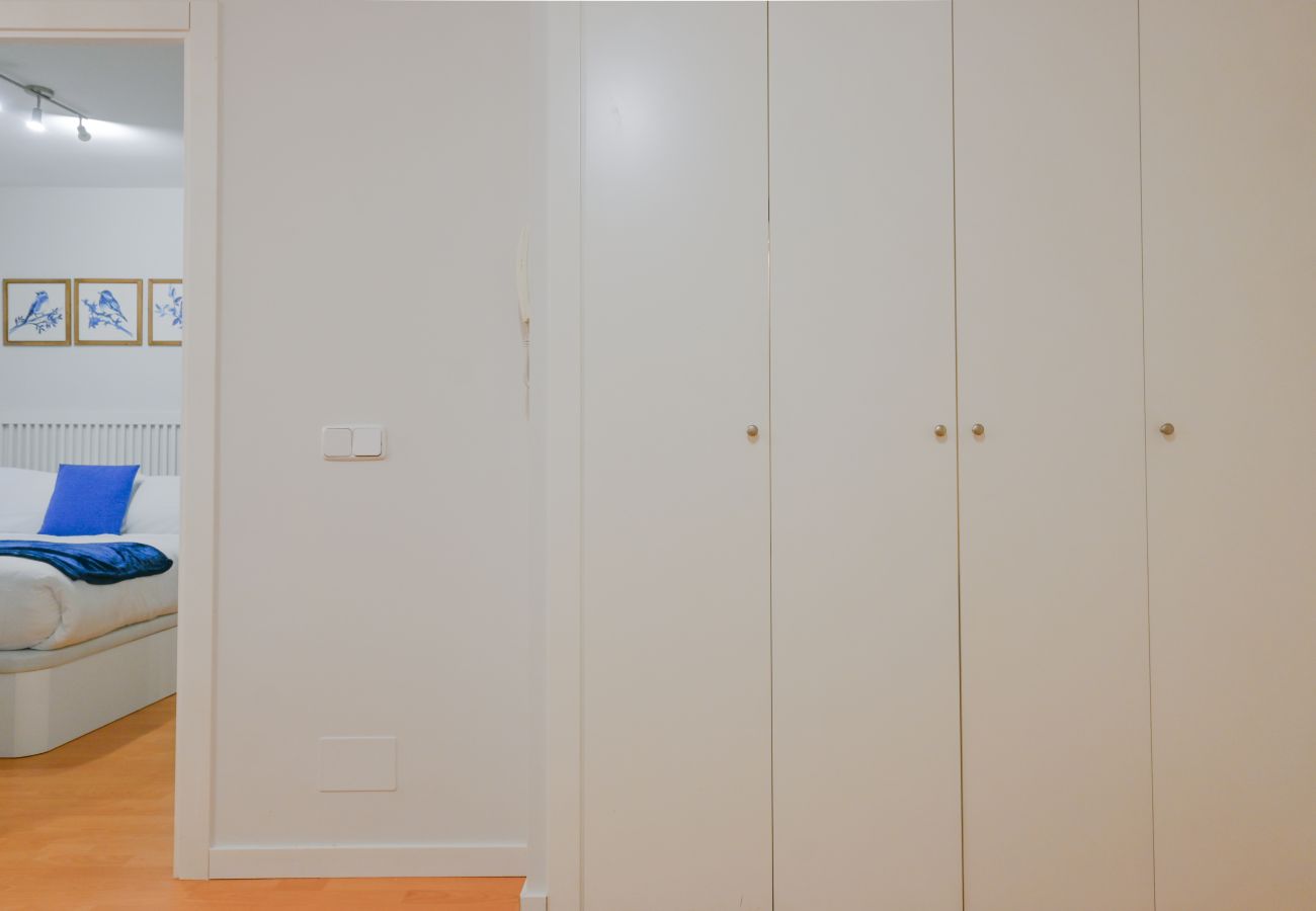 Apartamento en Madrid - Piso Amplio y Cálido en Madrid: Ideal para tu Estancia Perfecta