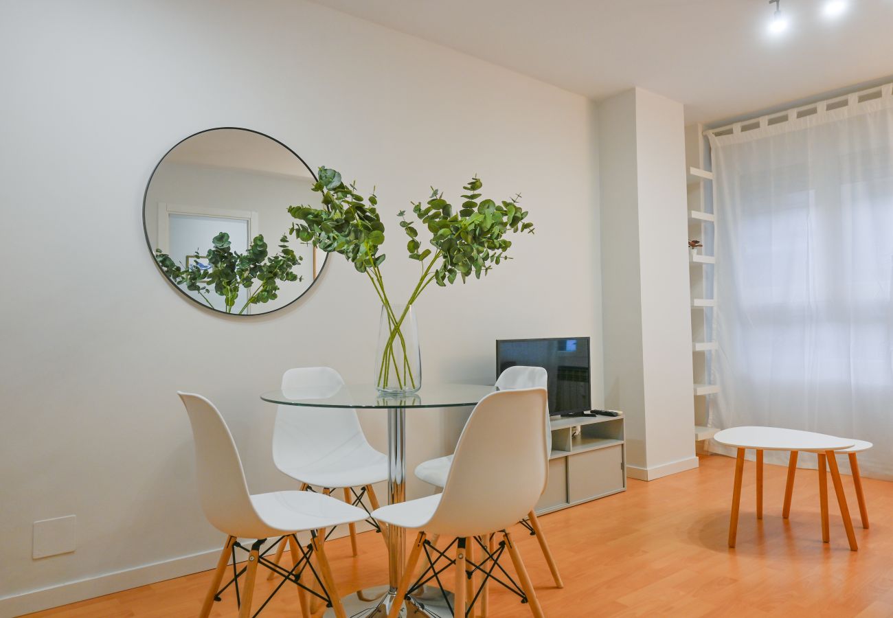 Apartamento en Madrid - Piso Amplio y Cálido en Madrid: Ideal para tu Estancia Perfecta