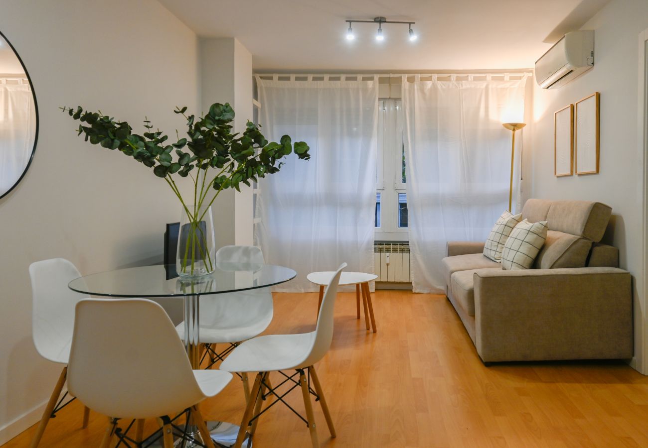 Apartamento en Madrid - Piso Amplio y Cálido en Madrid: Ideal para tu Estancia Perfecta