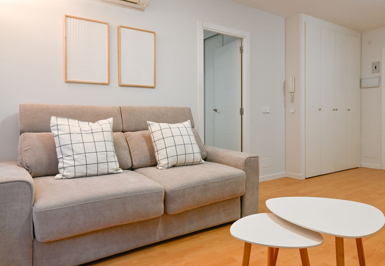 Apartamento en Madrid - Piso Amplio y Cálido en Madrid: Ideal para tu Estancia Perfecta