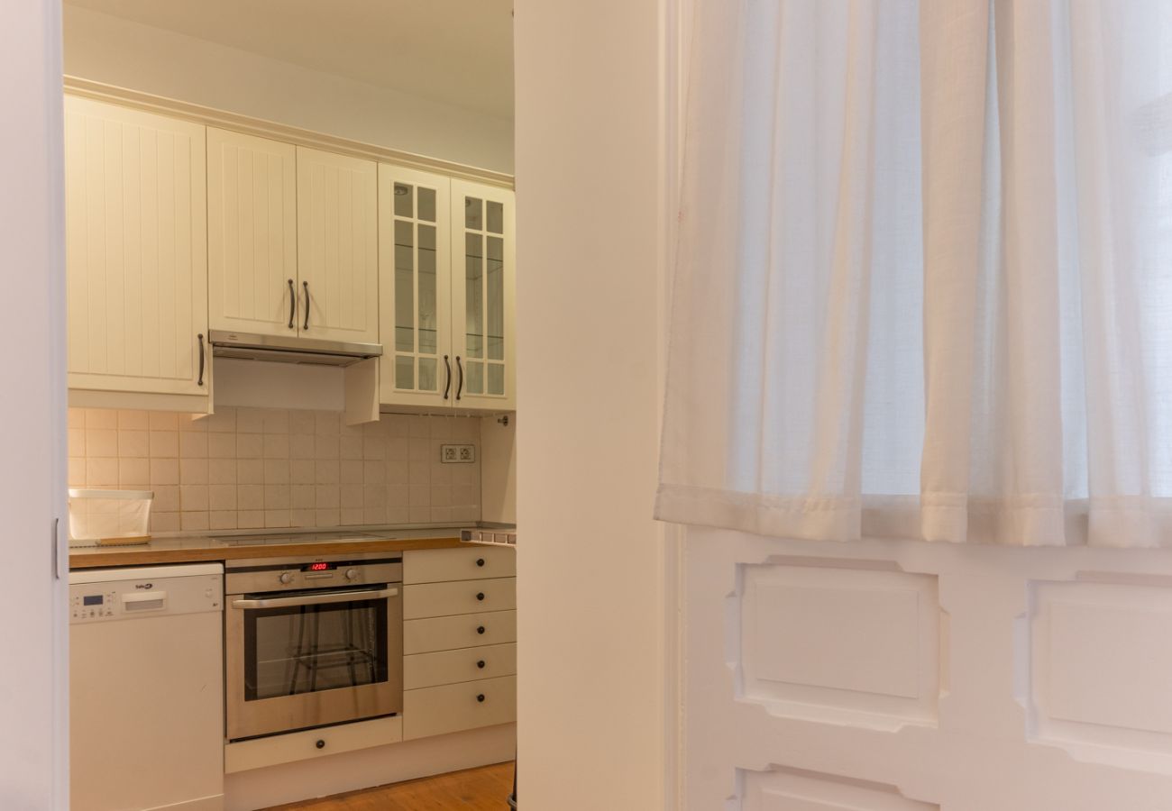 Apartamento en Madrid - Elegante y luminoso piso en el corazón de Chamberí: Con balcones y amplios espacios