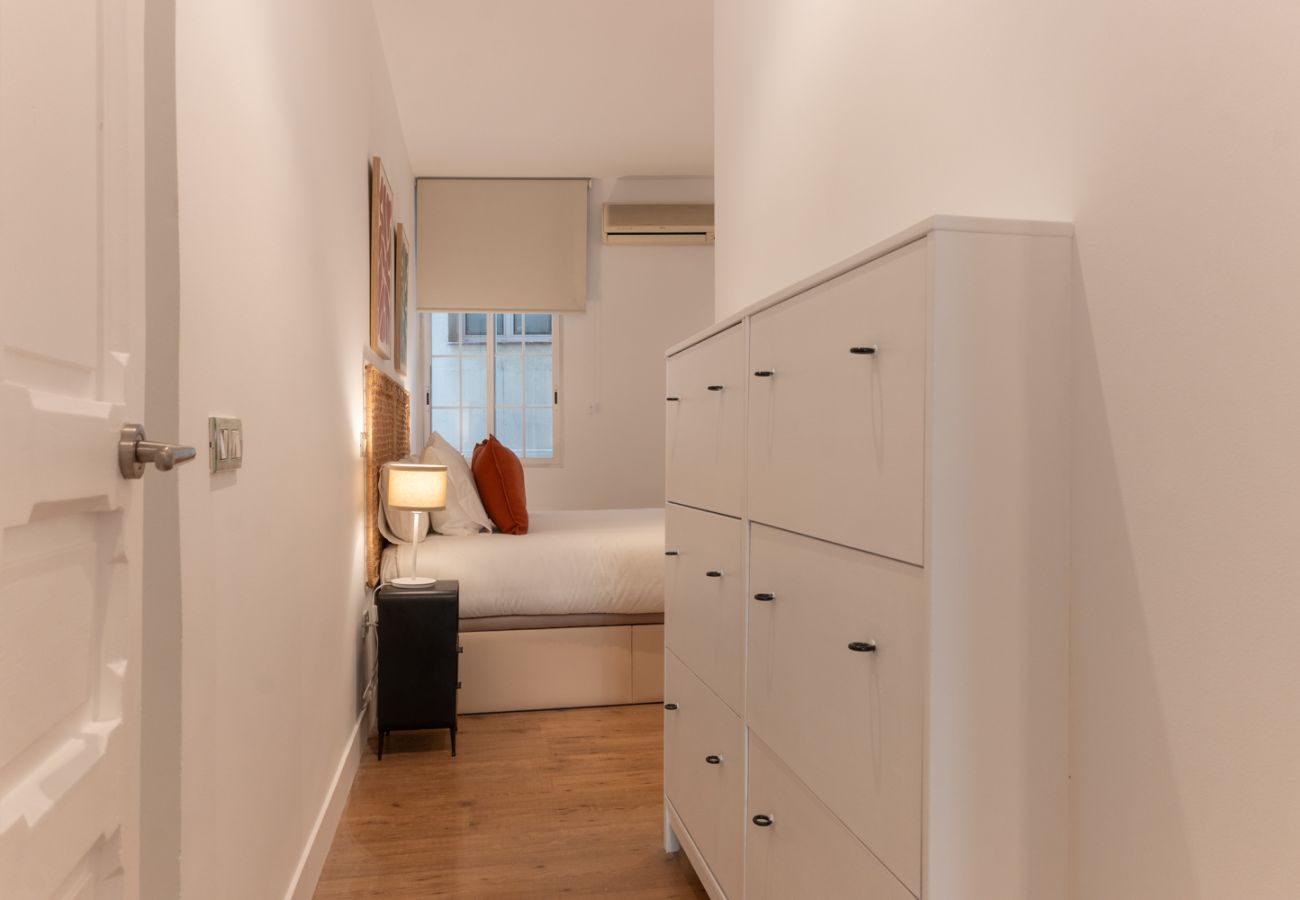 Apartamento en Madrid - Elegante y luminoso piso en el corazón de Chamberí: Con balcones y amplios espacios