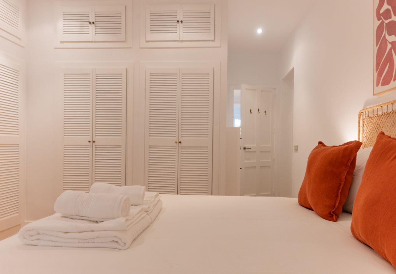 Apartamento en Madrid - Elegante y luminoso piso en el corazón de Chamberí: Con balcones y amplios espacios