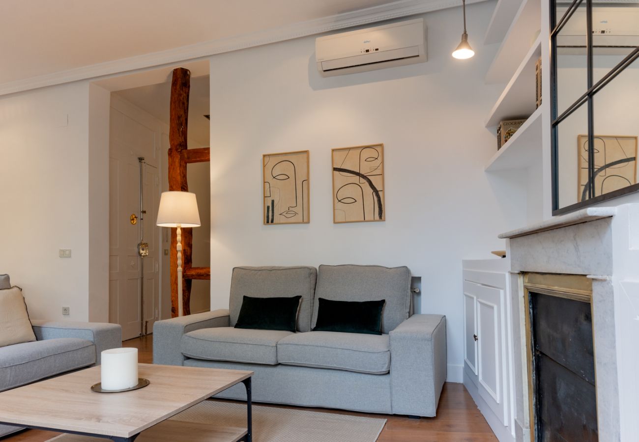 Apartamento en Madrid - Elegante y luminoso piso en el corazón de Chamberí: Con balcones y amplios espacios