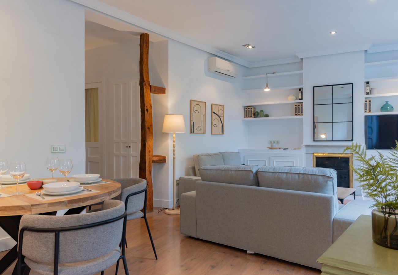 Apartamento en Madrid - Elegante y luminoso piso en el corazón de Chamberí: Con balcones y amplios espacios