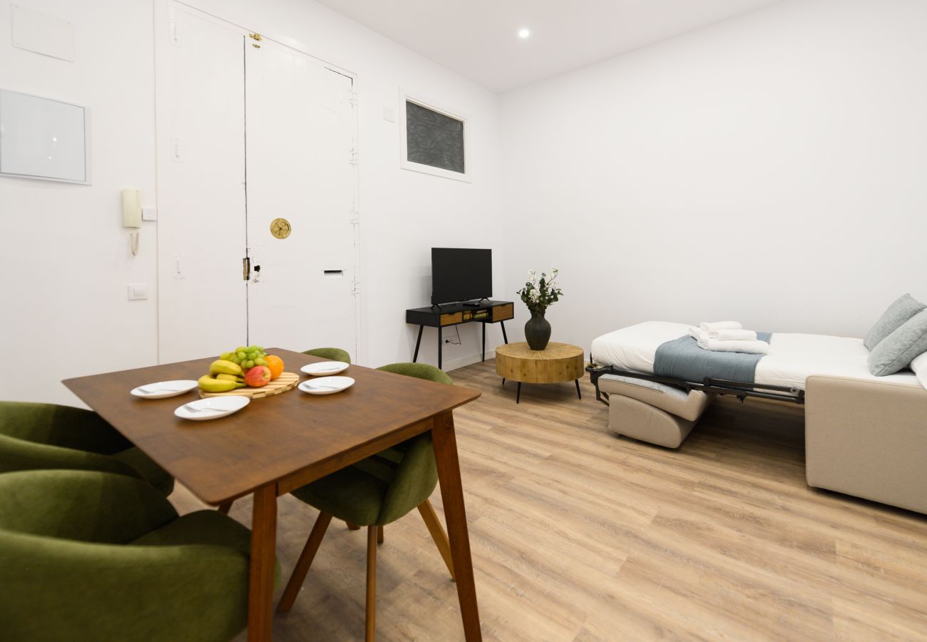 Apartamento en Madrid - Elegancia y Funcionalidad en San Bernardo: Piso con Baños en Suite