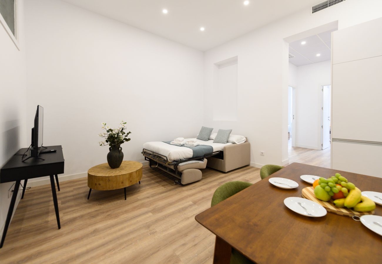 Apartamento en Madrid - Elegancia y Funcionalidad en San Bernardo: Piso con Baños en Suite