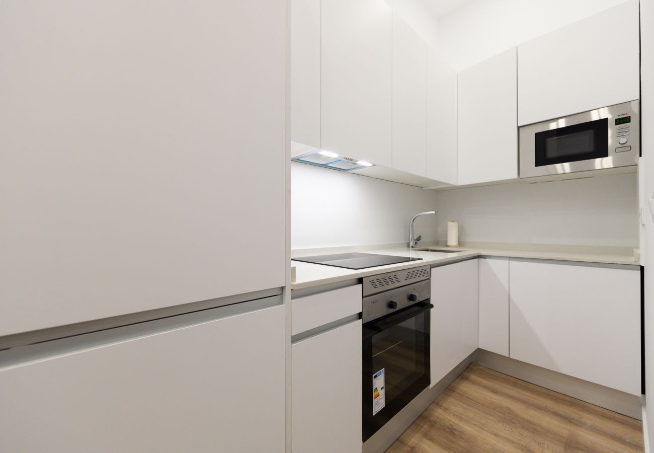 Apartamento en Madrid - Elegancia y Funcionalidad en San Bernardo: Piso con Baños en Suite