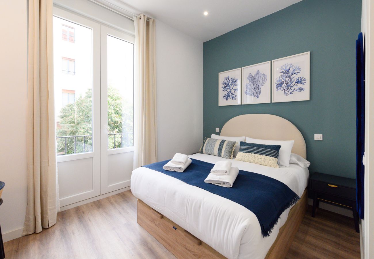 Apartamento en Madrid - Elegancia y Funcionalidad en San Bernardo: Piso con Baños en Suite