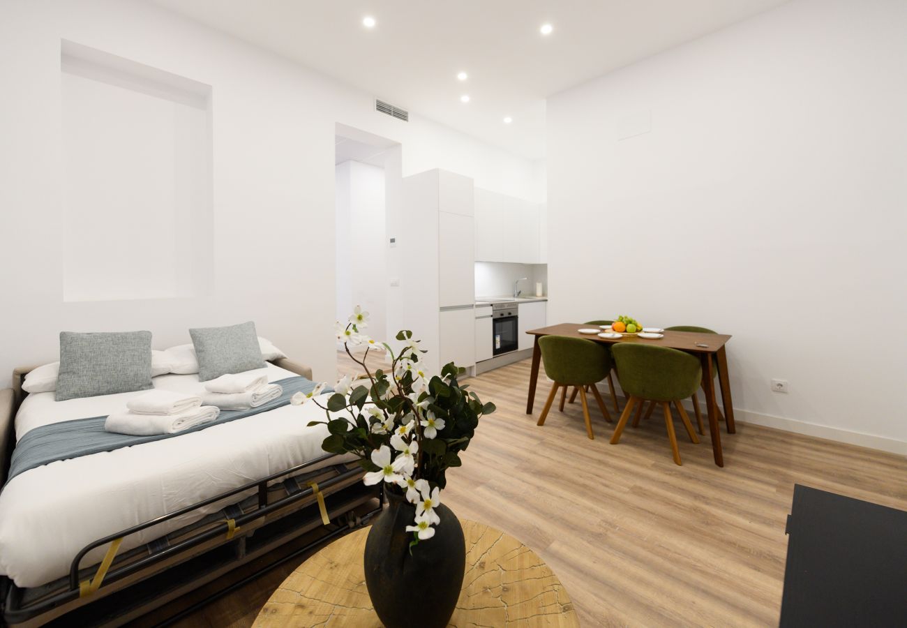 Apartamento en Madrid - Elegancia y Funcionalidad en San Bernardo: Piso con Baños en Suite