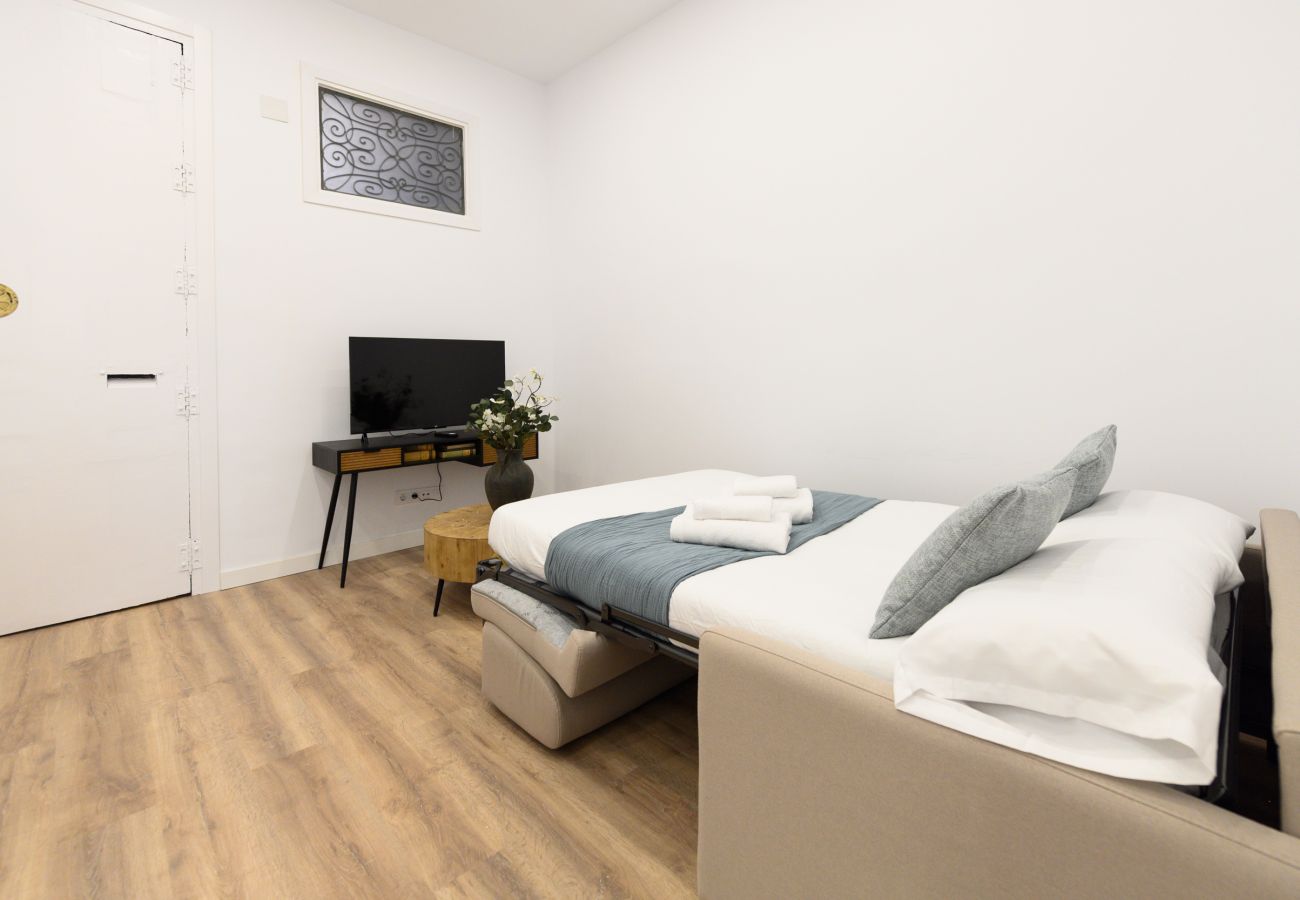 Apartamento en Madrid - Elegancia y Funcionalidad en San Bernardo: Piso con Baños en Suite