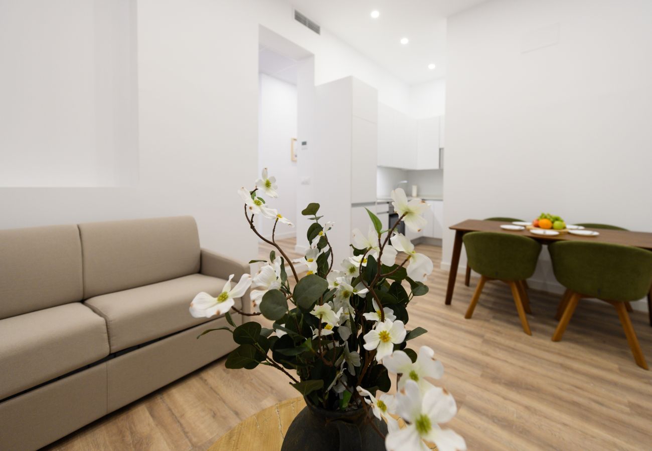 Apartamento en Madrid - Elegancia y Funcionalidad en San Bernardo: Piso con Baños en Suite