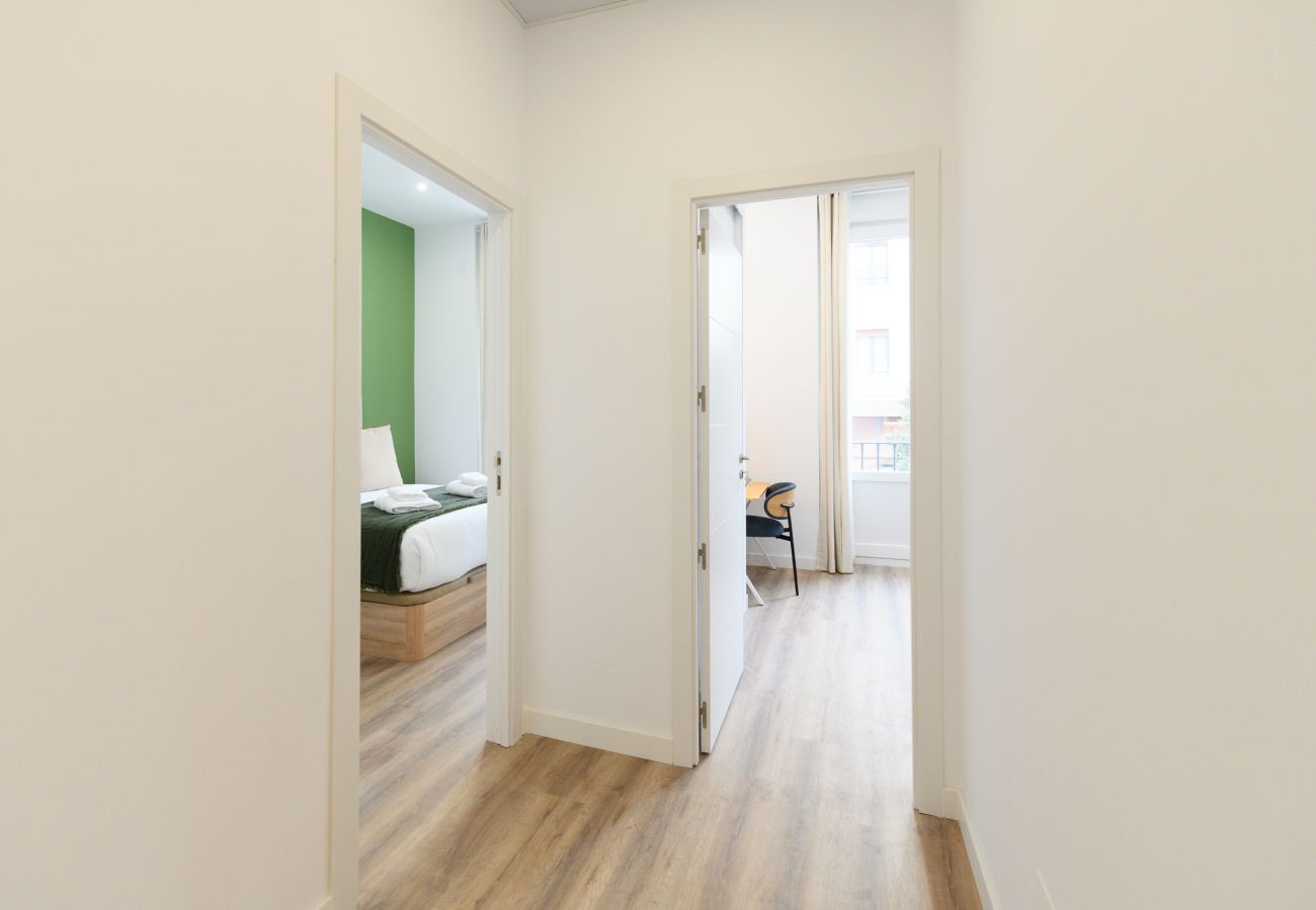 Apartamento en Madrid - Elegancia y Funcionalidad en San Bernardo: Piso con Baños en Suite