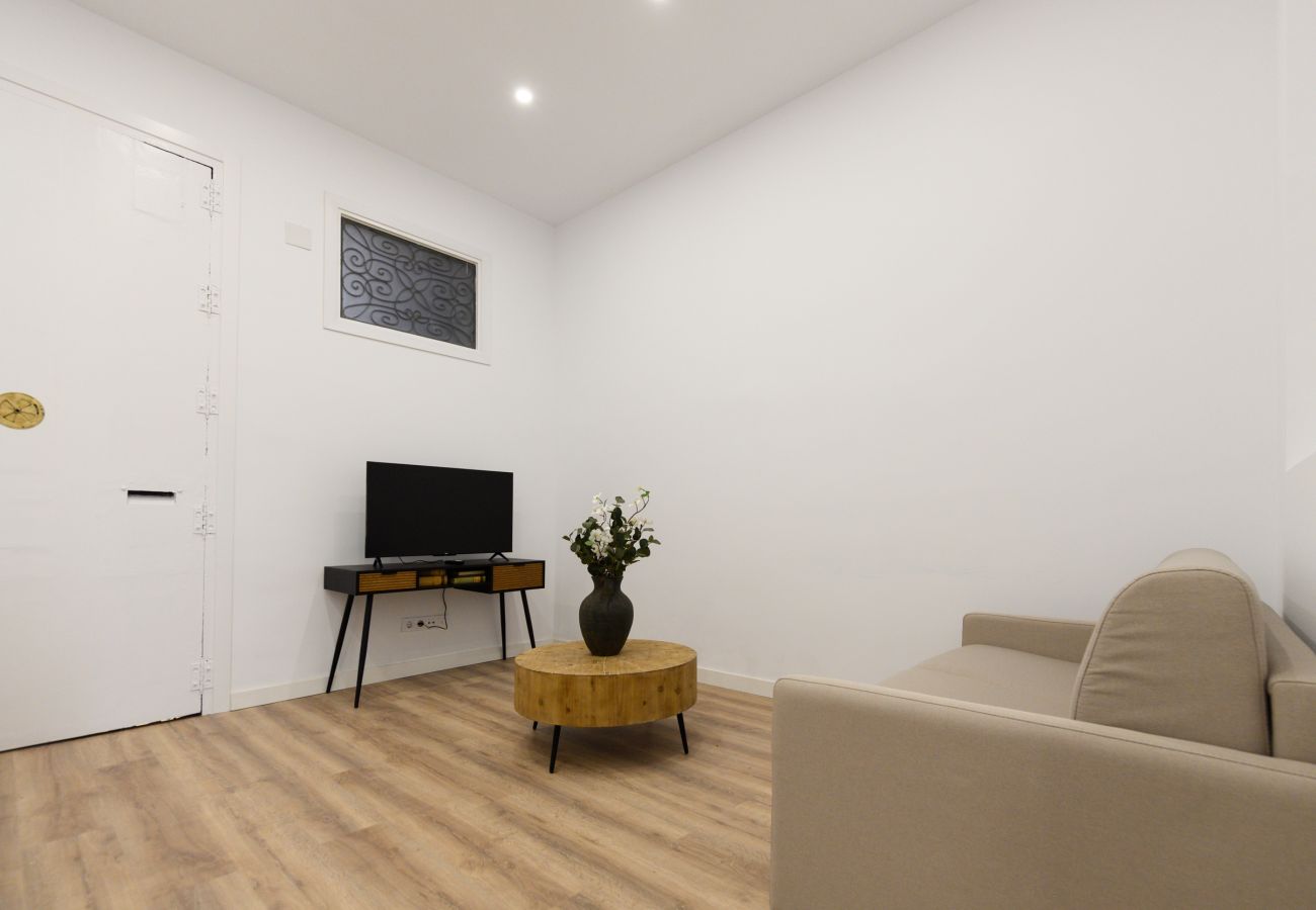 Apartamento en Madrid - Elegancia y Funcionalidad en San Bernardo: Piso con Baños en Suite