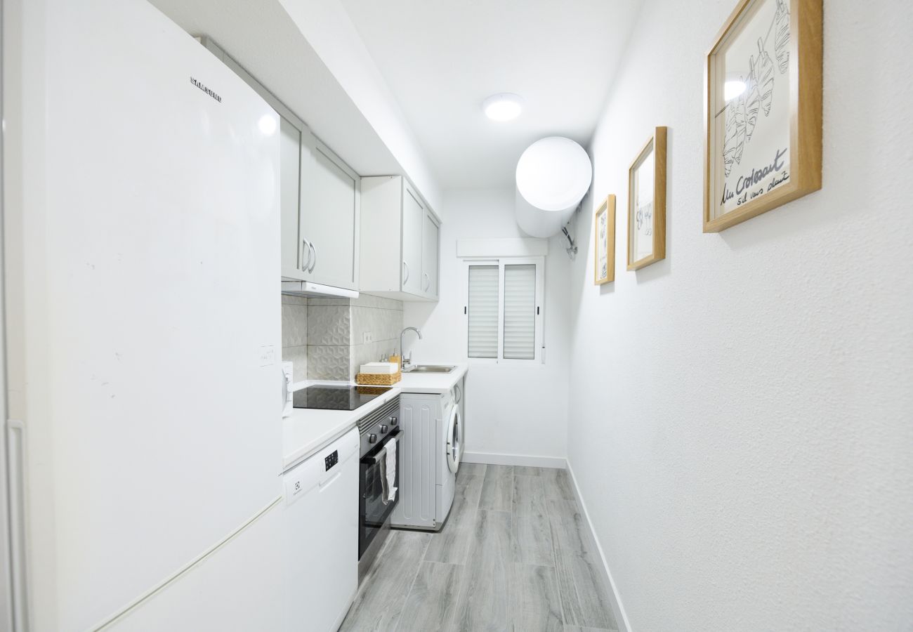 Apartamento en Madrid - Confort y Estilo en un Piso con Terraza y Cocina Equipada