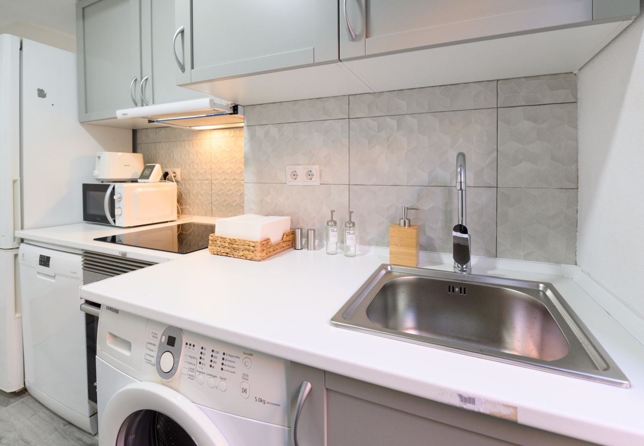 Apartamento en Madrid - Confort y Estilo en un Piso con Terraza y Cocina Equipada