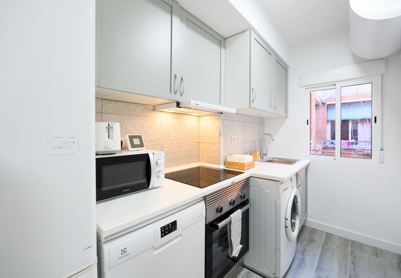 Apartamento en Madrid - Confort y Estilo en un Piso con Terraza y Cocina Equipada