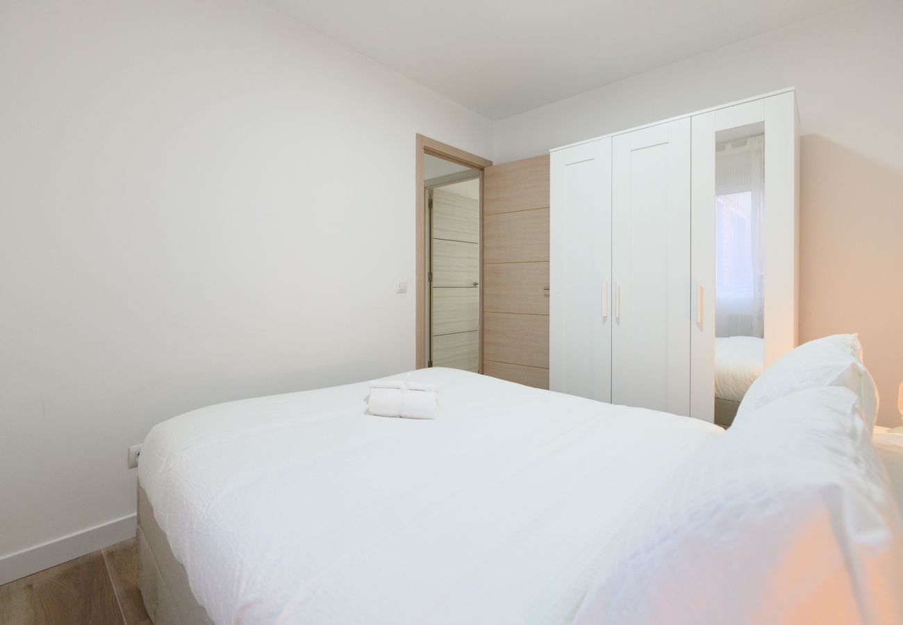 Apartamento en Madrid - Confort y Estilo en un Piso con Terraza y Cocina Equipada