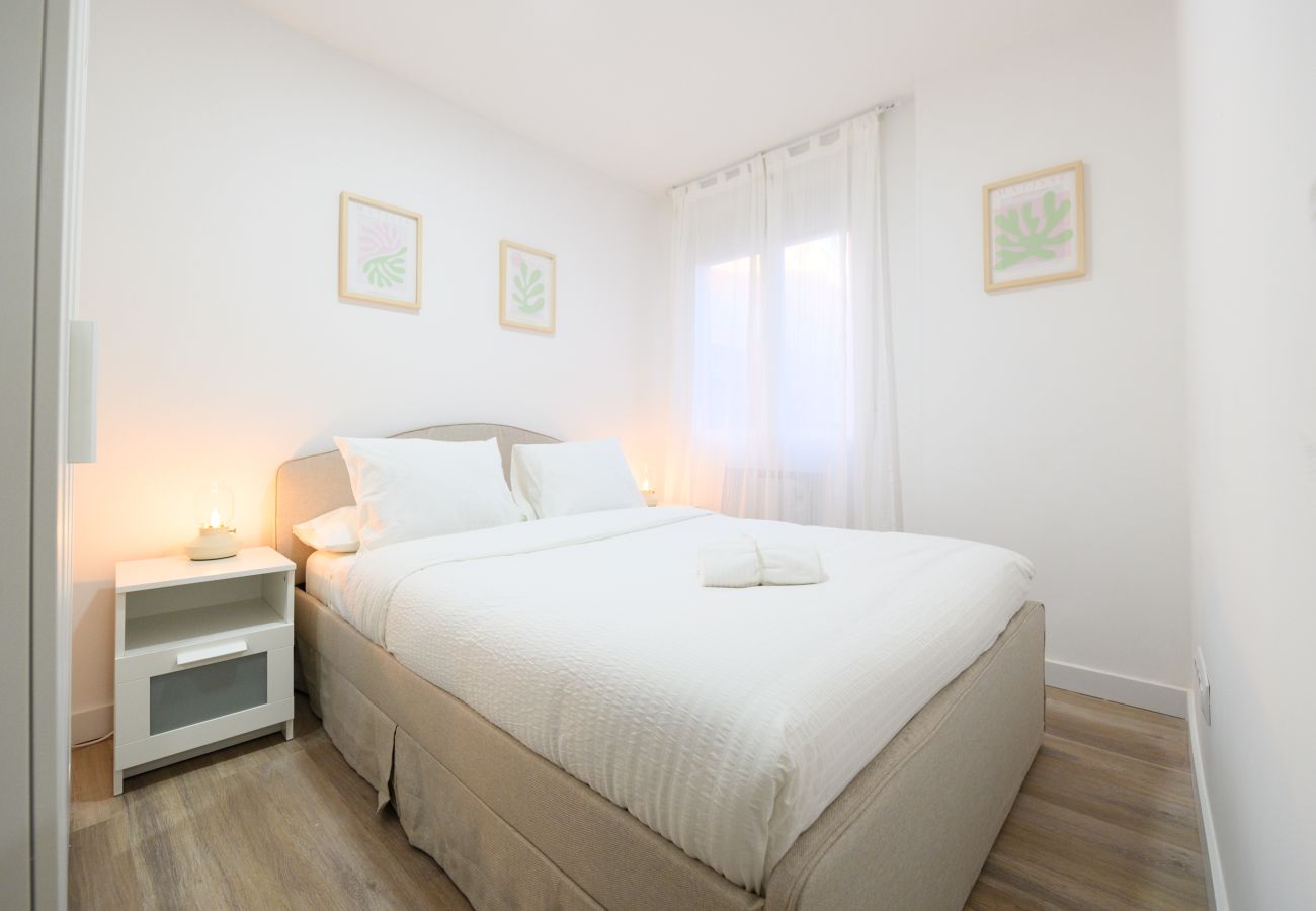 Apartamento en Madrid - Confort y Estilo en un Piso con Terraza y Cocina Equipada