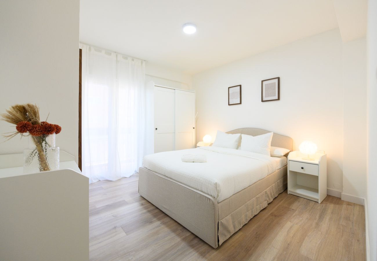 Apartamento en Madrid - Confort y Estilo en un Piso con Terraza y Cocina Equipada