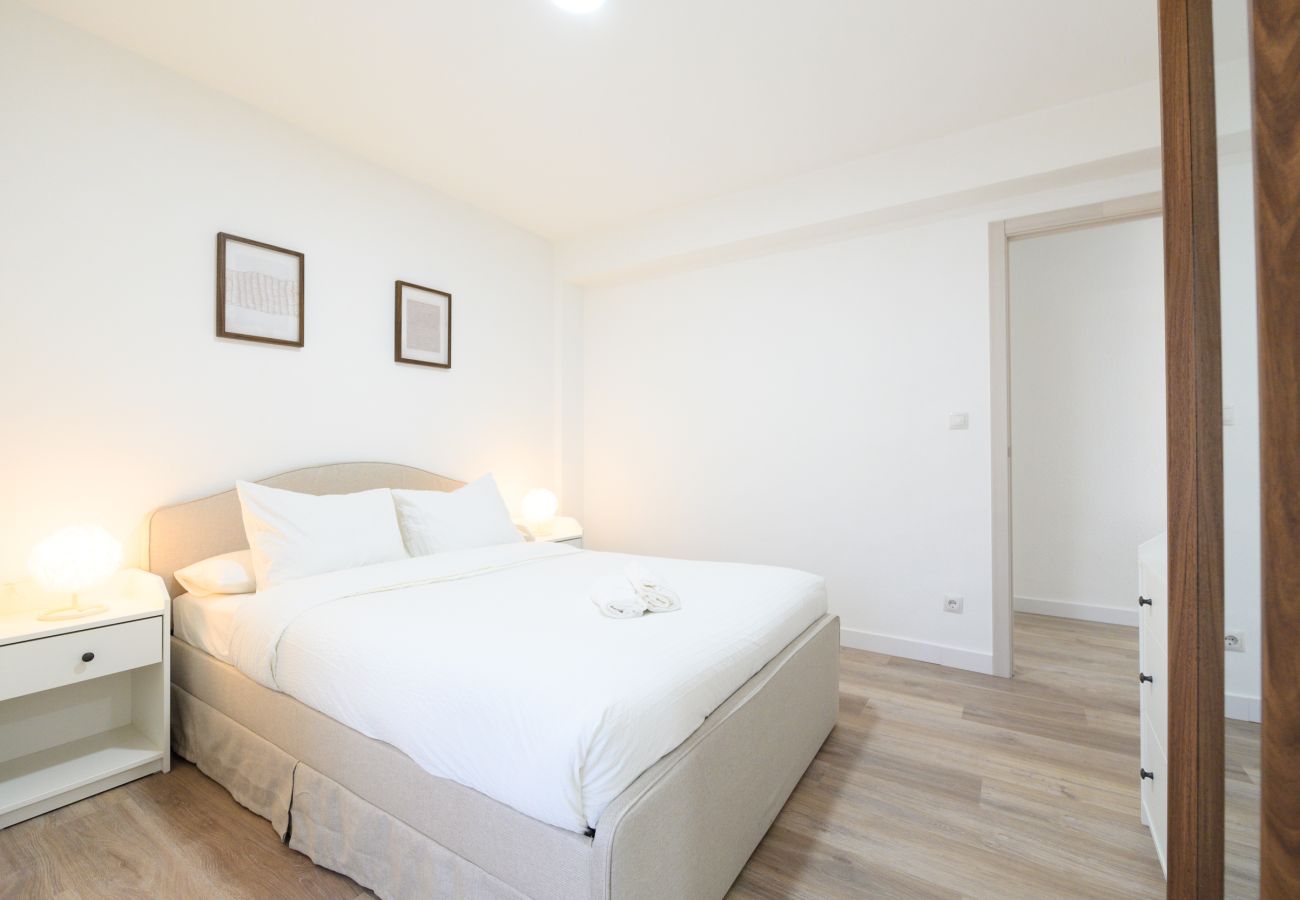 Apartamento en Madrid - Confort y Estilo en un Piso con Terraza y Cocina Equipada