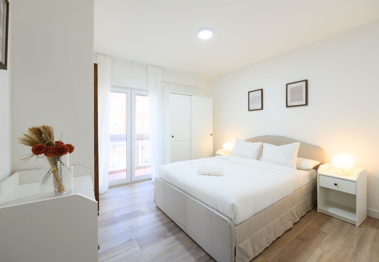 Apartamento en Madrid - Confort y Estilo en un Piso con Terraza y Cocina Equipada