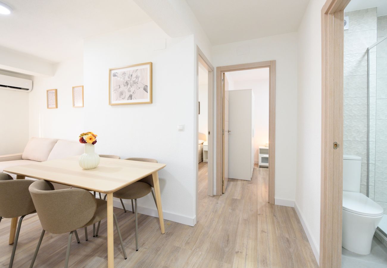 Apartamento en Madrid - Confort y Estilo en un Piso con Terraza y Cocina Equipada