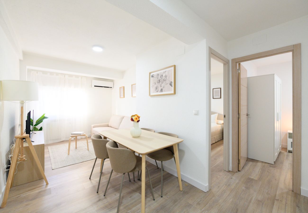 Apartamento en Madrid - Confort y Estilo en un Piso con Terraza y Cocina Equipada