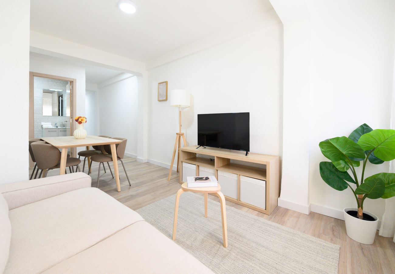 Apartamento en Madrid - Confort y Estilo en un Piso con Terraza y Cocina Equipada