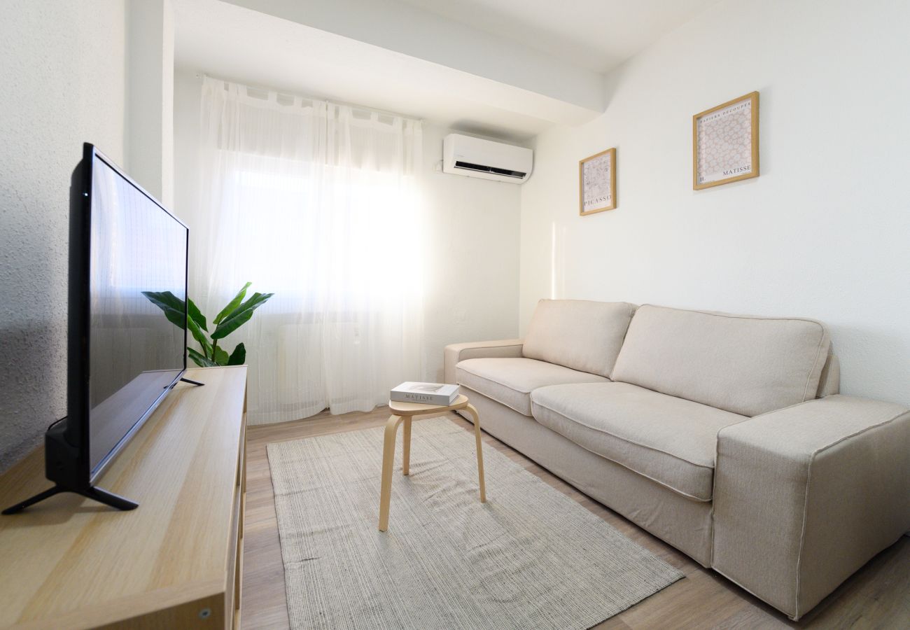 Apartamento en Madrid - Confort y Estilo en un Piso con Terraza y Cocina Equipada